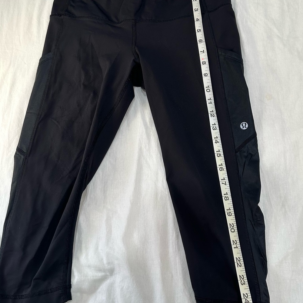 Lululemon Athletica Black Cropped Leggings with Ruched Detail - Picture 8 of 13